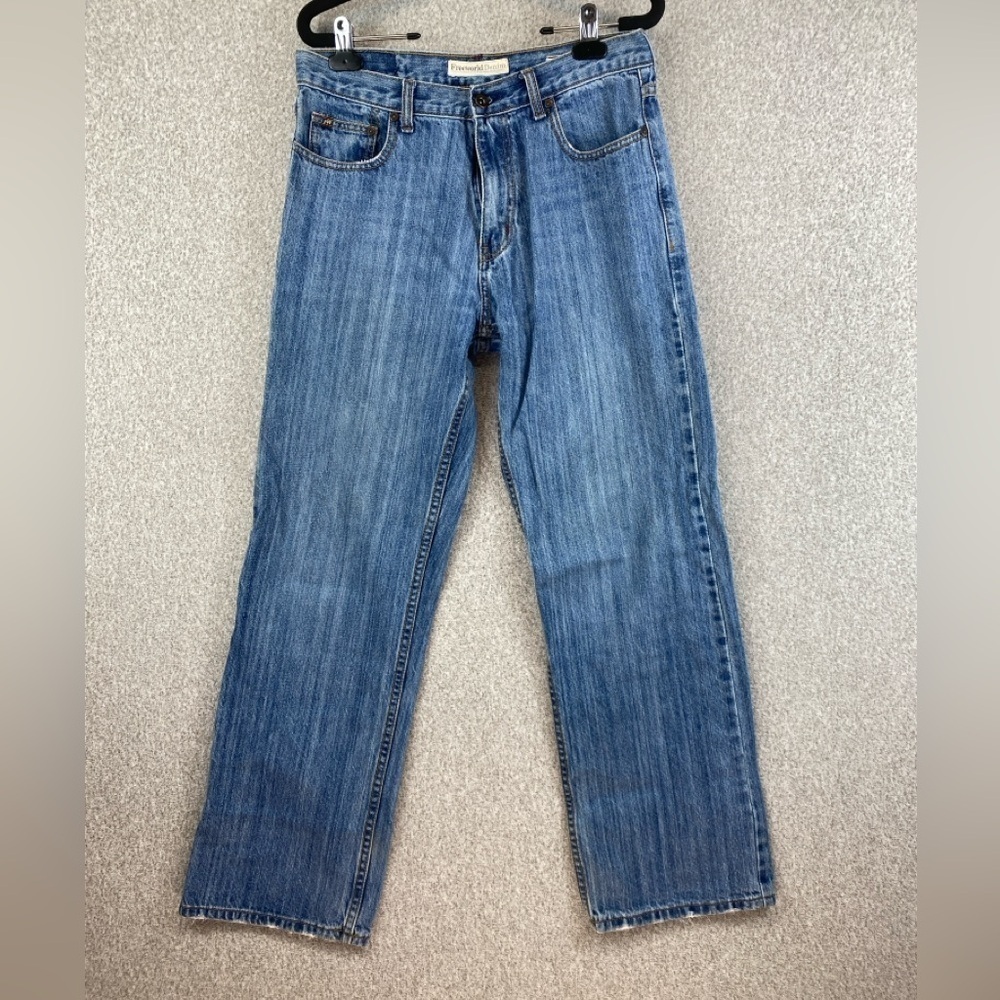 Freeworld relaxed fit jeans 30x32 straight leg 100% cotton